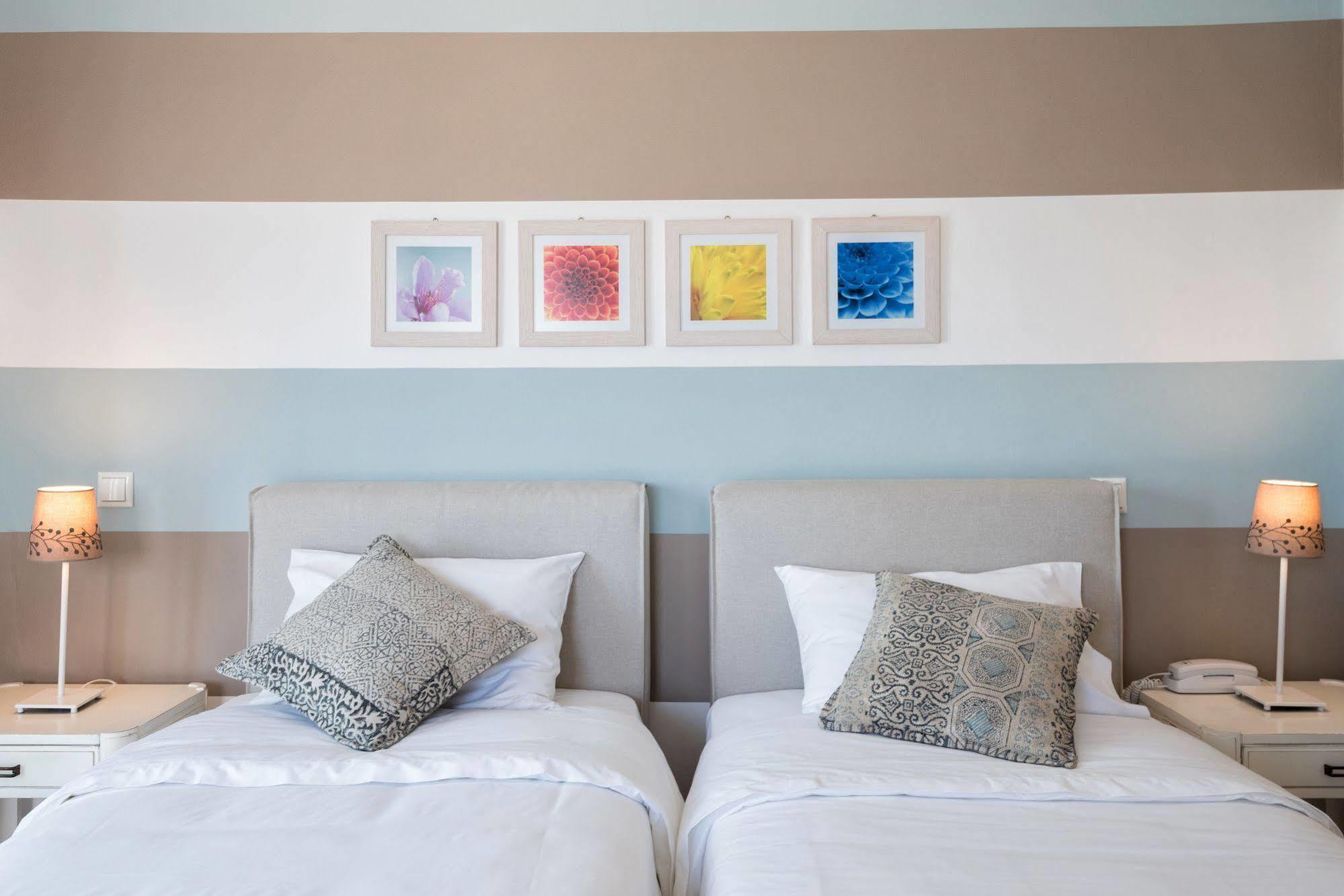 Hotel Oasis Parikia  Bagian luar foto