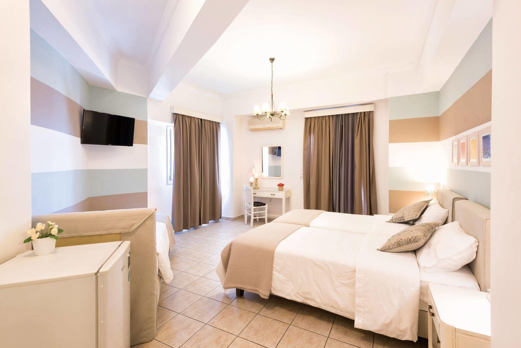 Hotel Oasis Parikia  Bagian luar foto